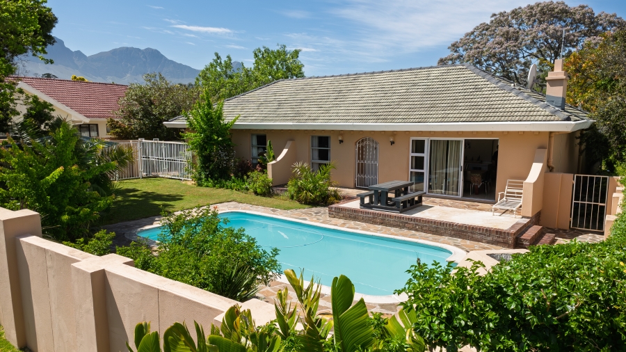 4 Bedroom Property for Sale in Morningside Western Cape